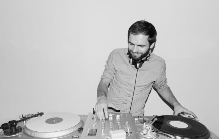 DJs