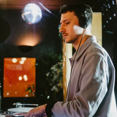Tomos Dj Square prof pic